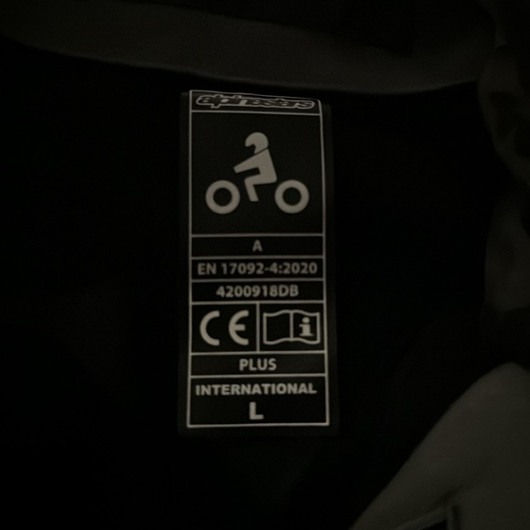 jacket/sweatshirt. detachable hood, back, elbow and shoulder pads. “tech air” - Picture 2 of 4